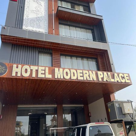 Hotel Modern Palace Khātu Exterior foto